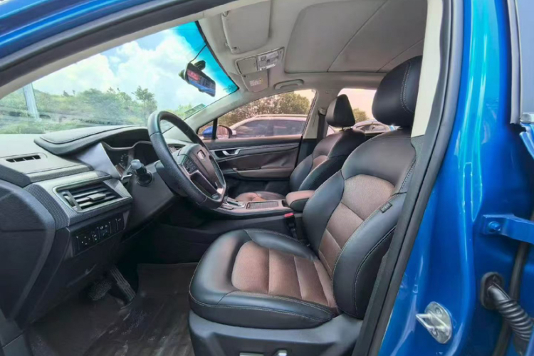 GEELY Emgrand GS 2017 car image #13