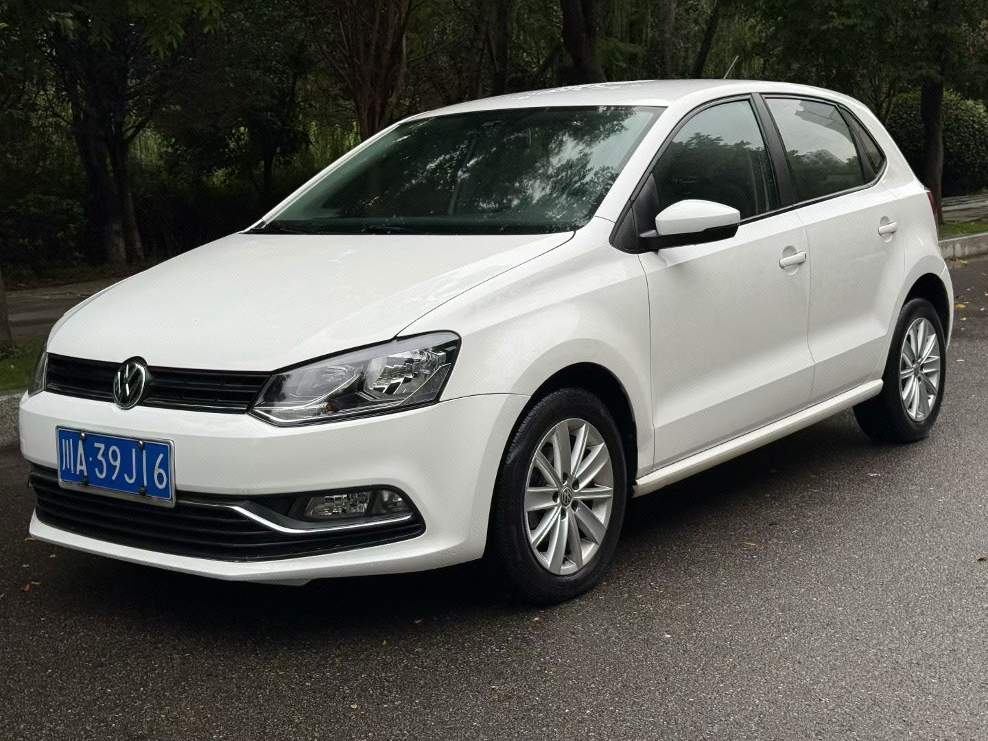 Volkswagen Polo 2015 Volkswagen Polo 2015 car image