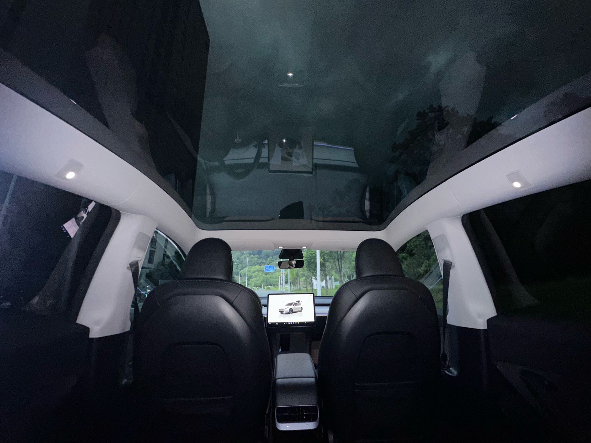 Tesla Model Y 2024 #12 Tesla Model Y 2024 car image #12