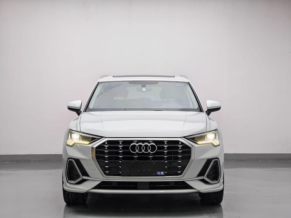 Audi Q3 2023 car image #2