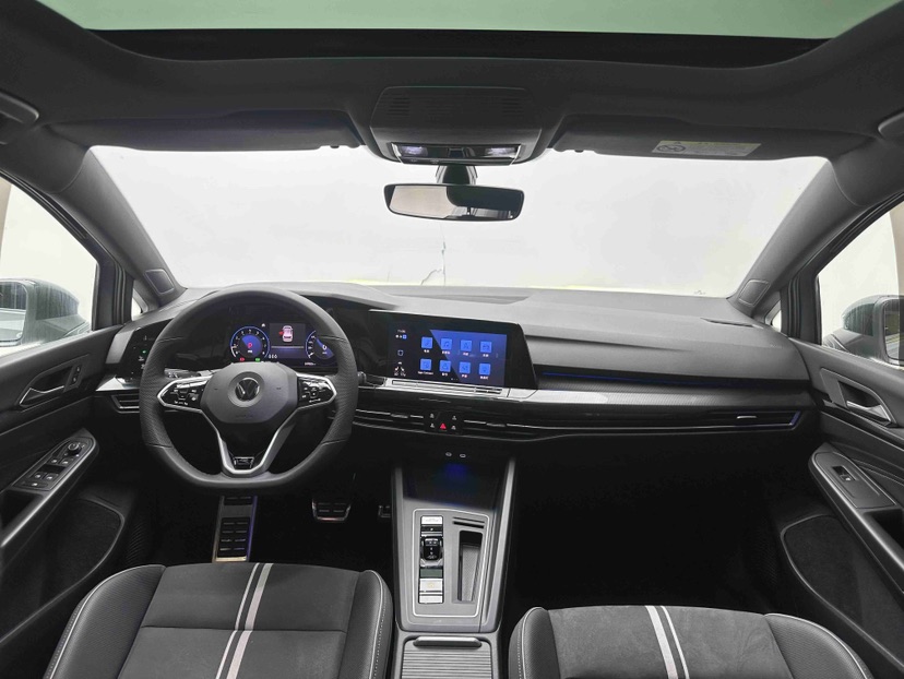 Volkswagen Golf 2023 car image #5
