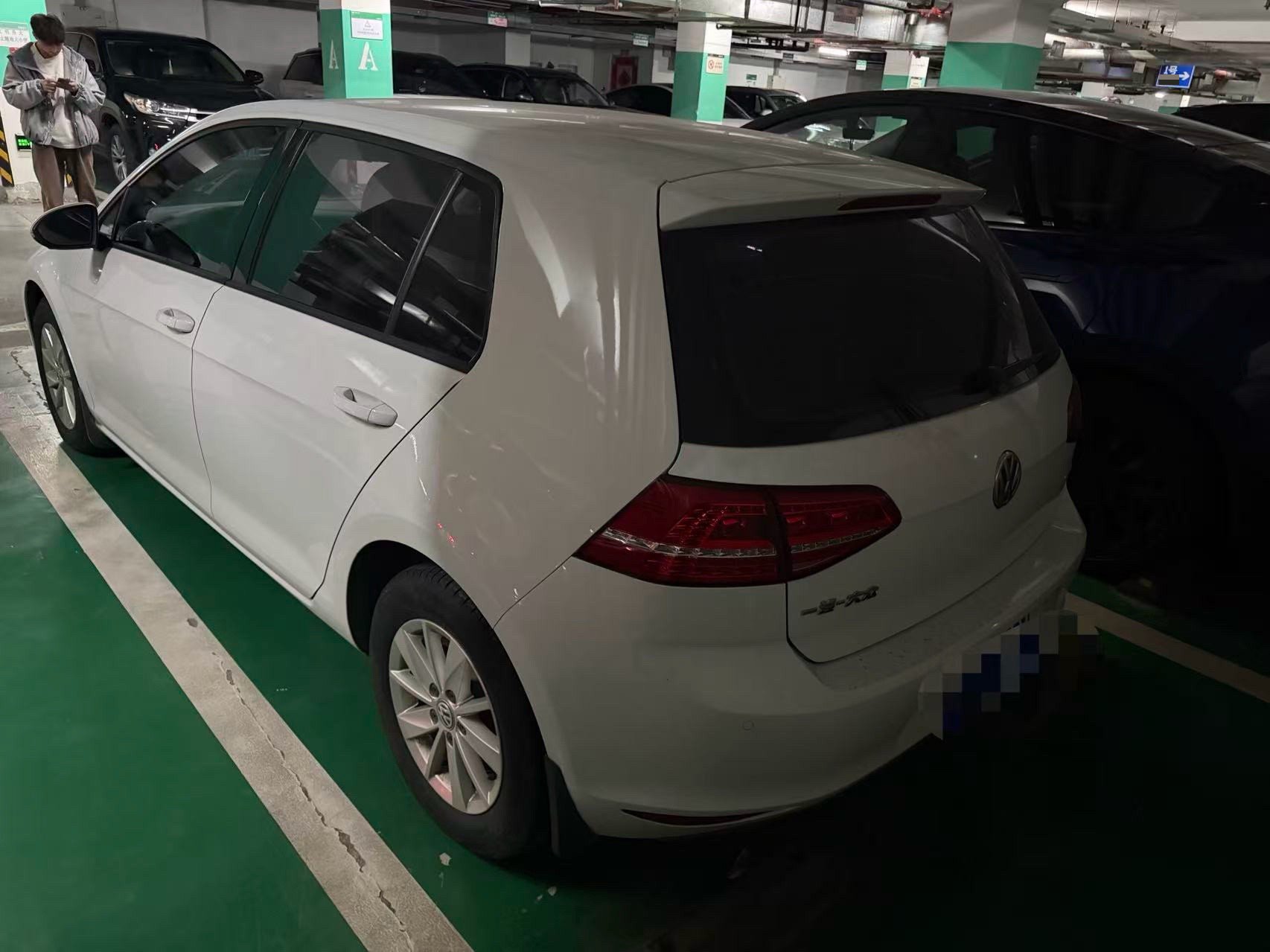 Volkswagen Golf 2018 car image #3
