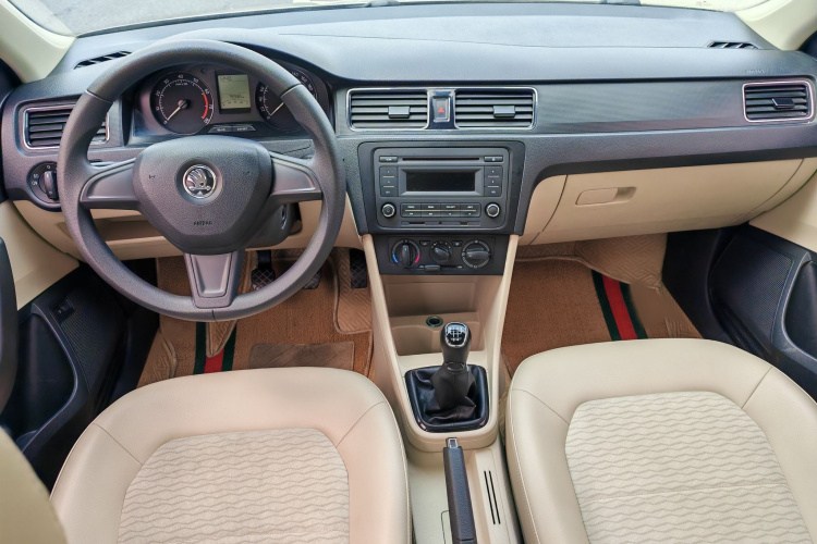 Skoda Rapid 2014 image de voiture #12