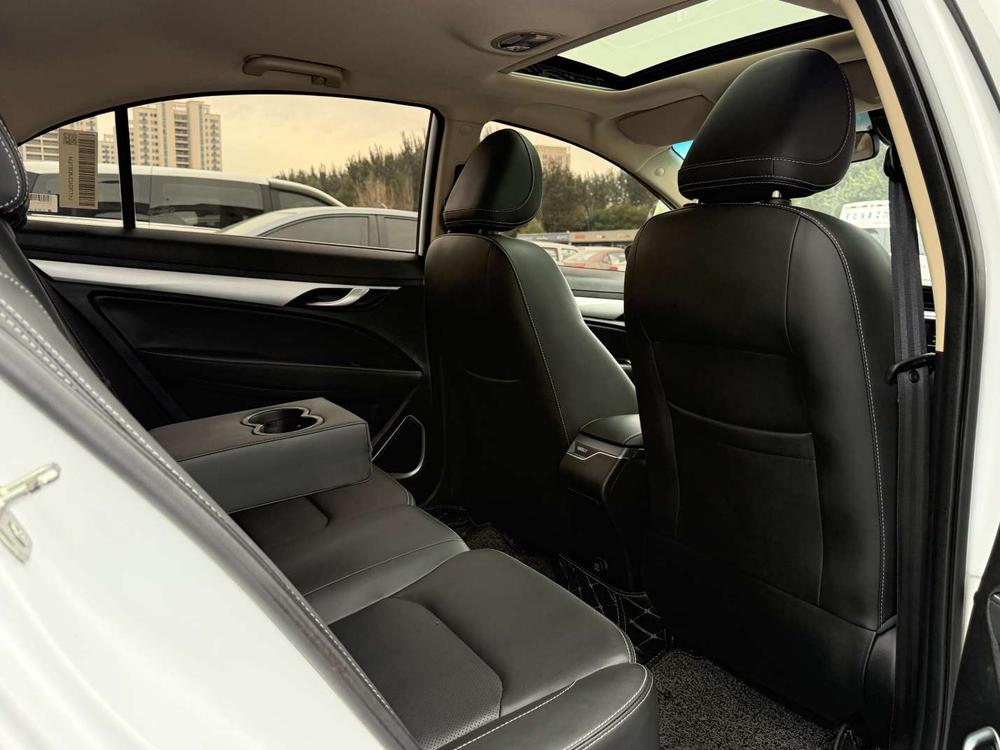 GEELY Emgrand 2018 car image #19