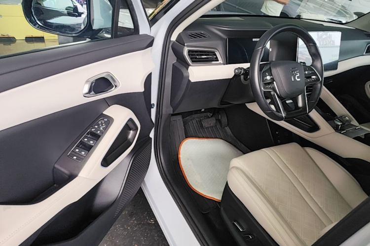 BYD YuanUP 2024 #16 BYD YuanUP 2024 car image #16