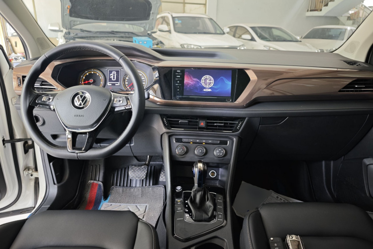 Volkswagen Tharu 2022 car image #11