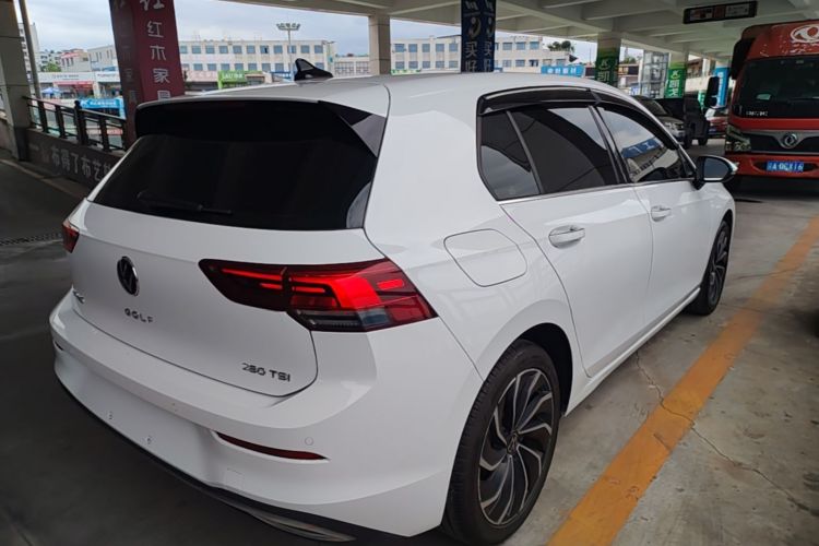 Volkswagen Golf 2022 car image #7