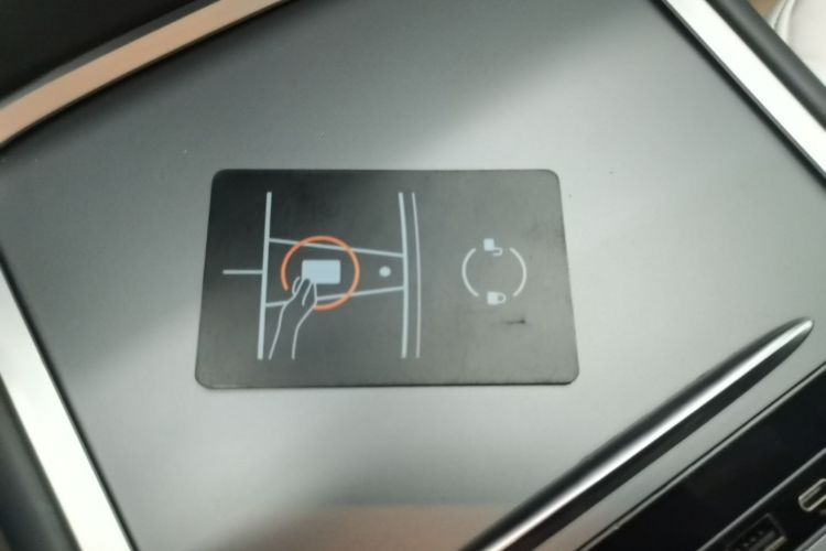 Tesla Model Y 2023 immagine di auto #9