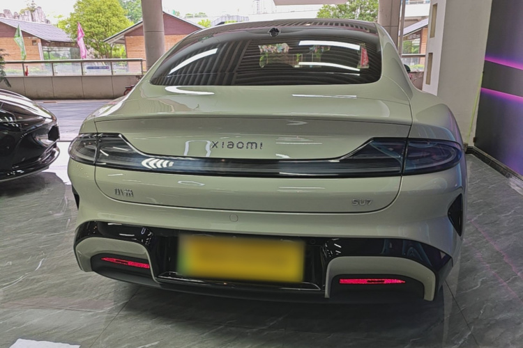 MI SU7 2025 car image #3