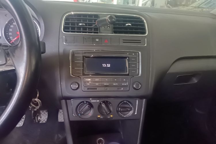 Volkswagen Polo 2016 #13 Volkswagen Polo 2016 car image #13