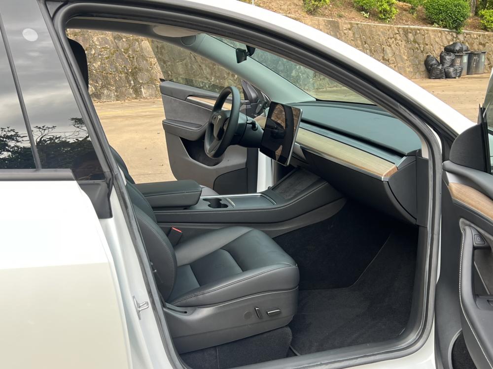 Tesla Model Y 2022 car image #26