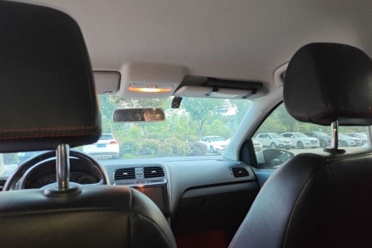 Volkswagen Polo 2019 car image #18