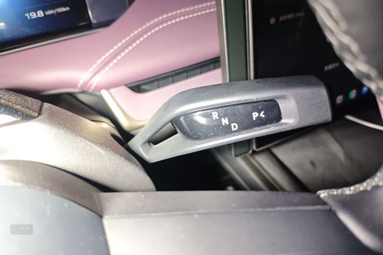 MI SU7 2025 immagine di auto #16