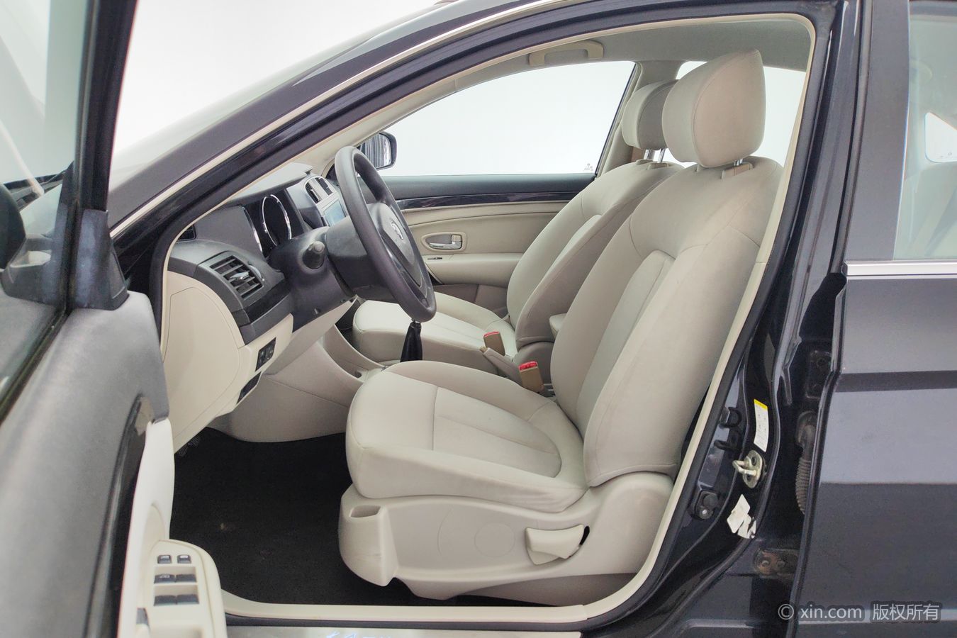 2016 car image #10