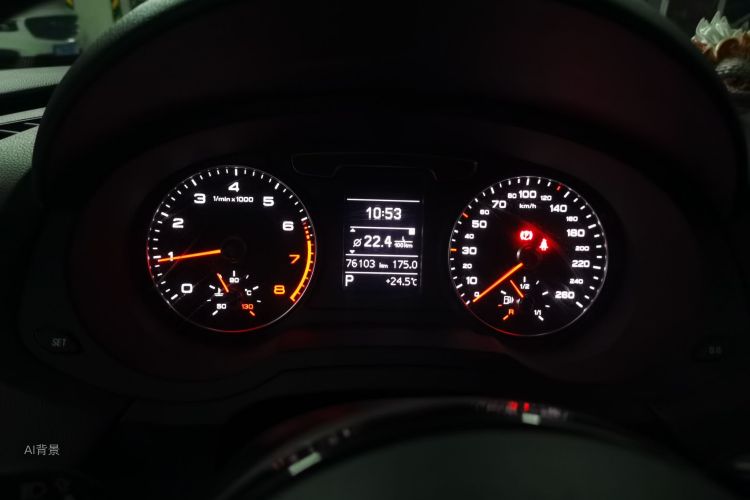Audi Q3 2019 car image #13