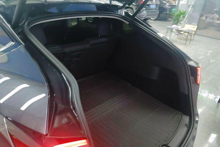 Tesla Model Y 2024 #19 Tesla Model Y 2024 car image #19