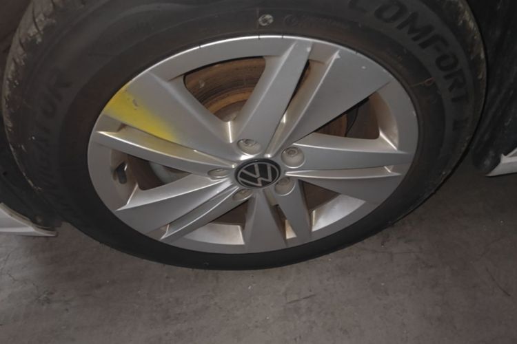 Volkswagen Golf 2023 car image #9