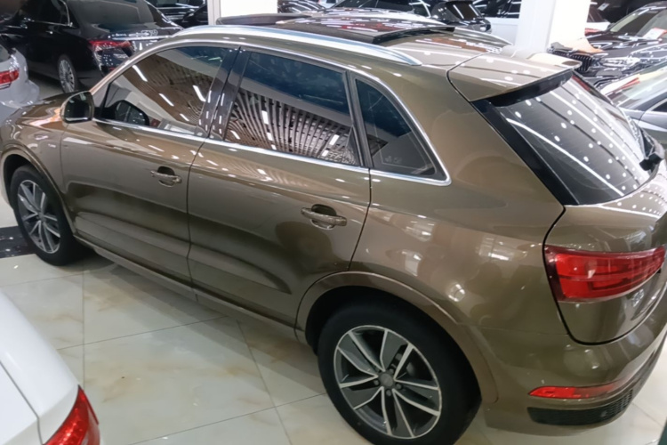 Audi Q3 2019 car image #5