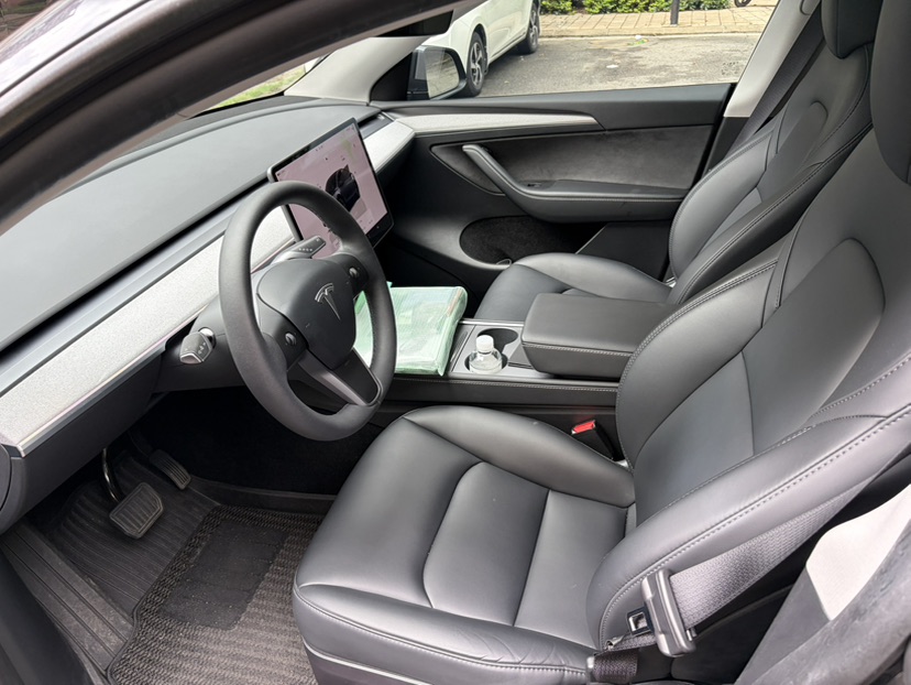 Tesla Model Y 2024 car image #2