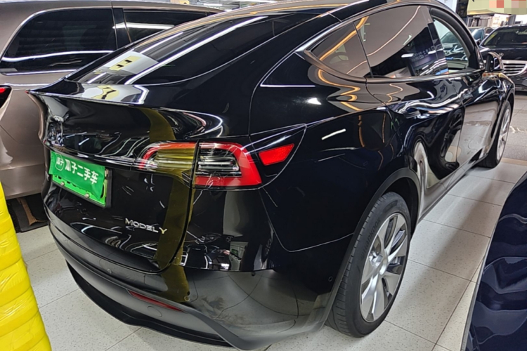 Tesla Model Y 2023 #7 Tesla Model Y 2023 car image #7