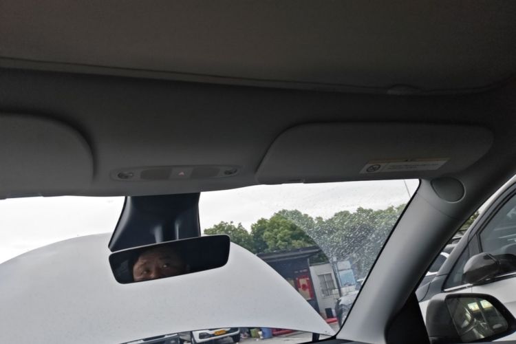 Tesla Model Y 2021 car image #18