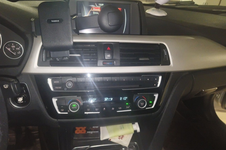 BMW 3 Series 2015 car image #17
