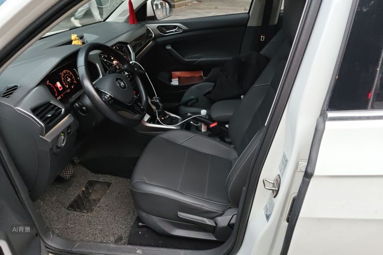Volkswagen T-Cross 2019 car image #17