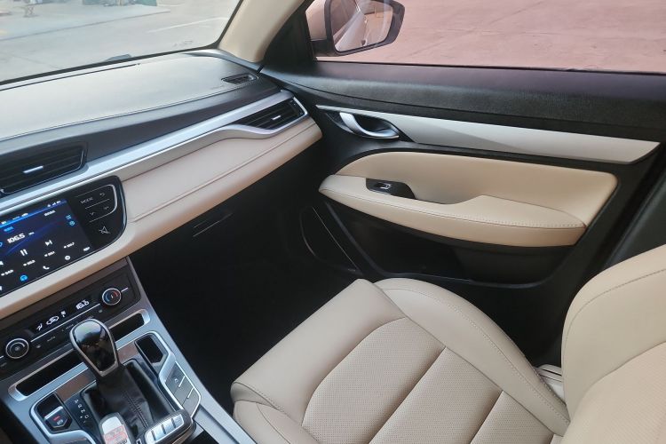 GEELY Emgrand 2019 car image #14