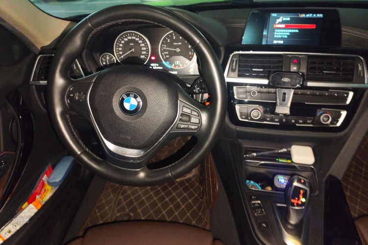 BMW 3 Series 2018 car image #12