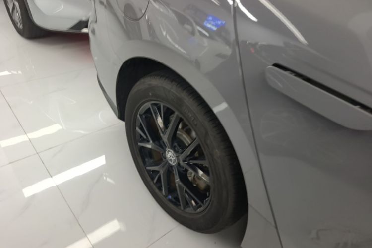 BYD Han 2024 immagine di auto #10
