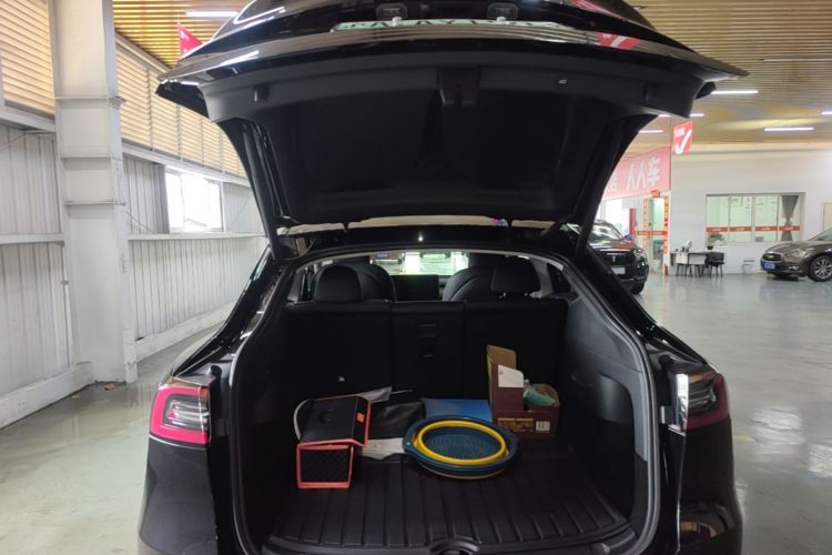 Tesla Model Y 2022 immagine di auto #19