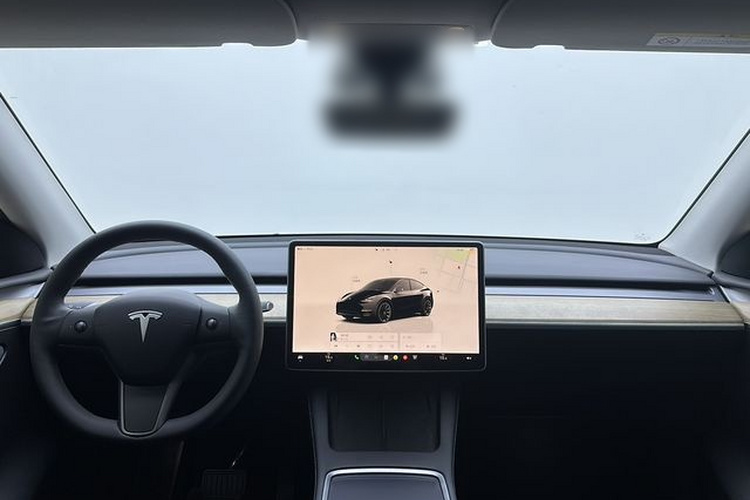 Tesla Model Y 2022 car image #16