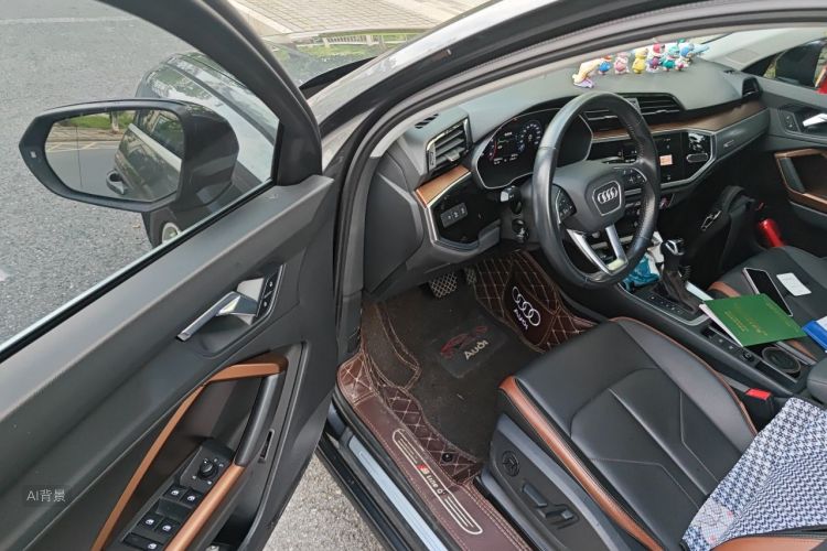 Audi Q3 2020 car image #18