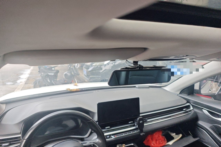 GEELY Emgrand 2022 car image #16