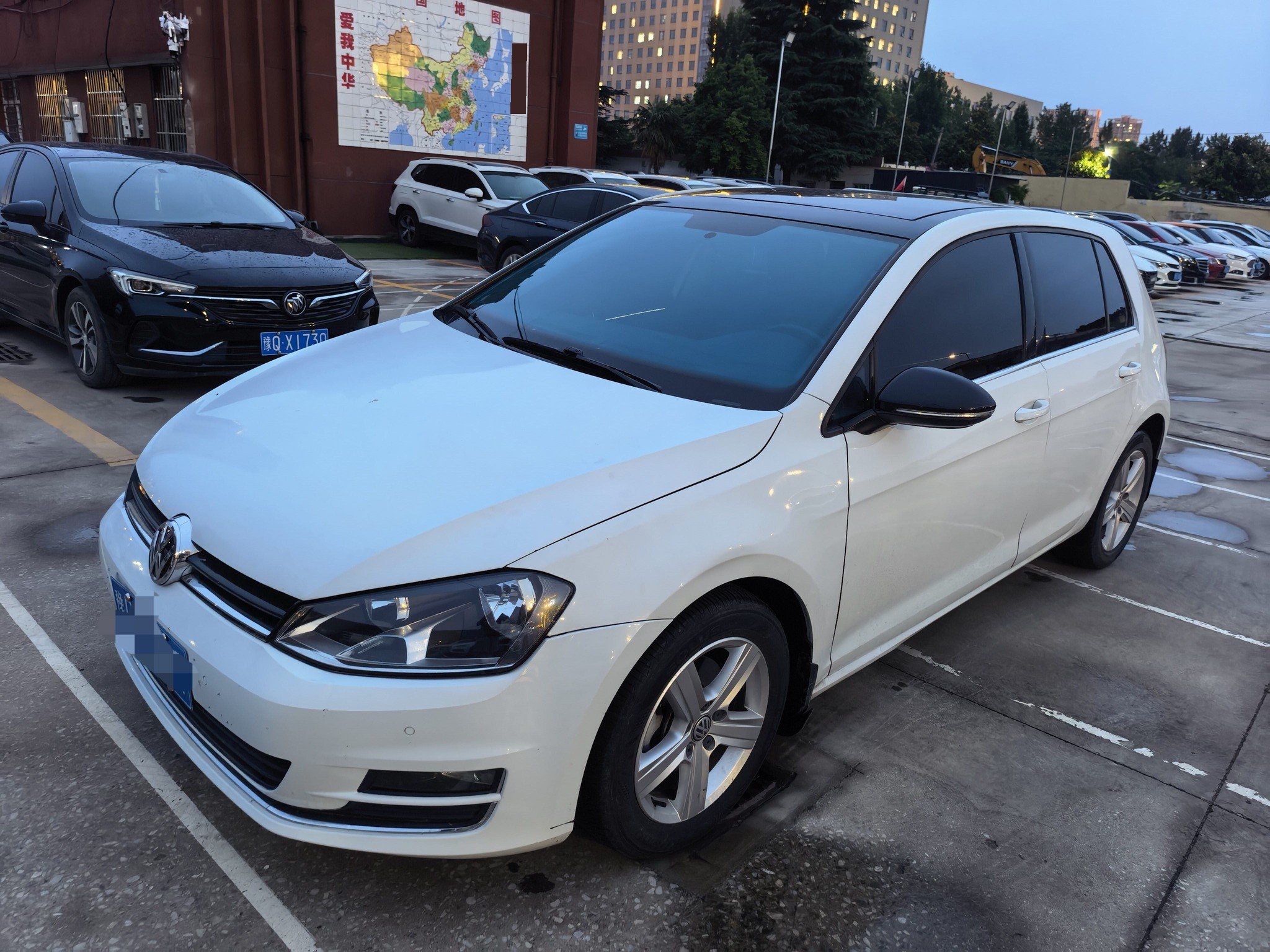 Volkswagen Golf 2017 car image 