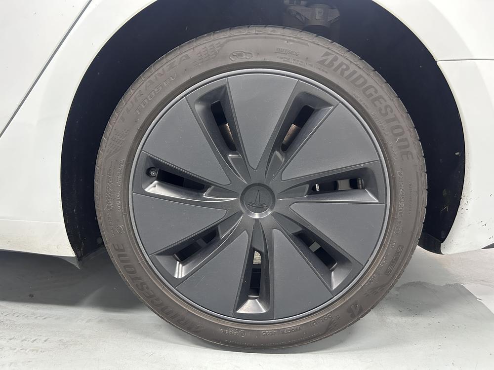 Tesla Model 3 2025 car image #9