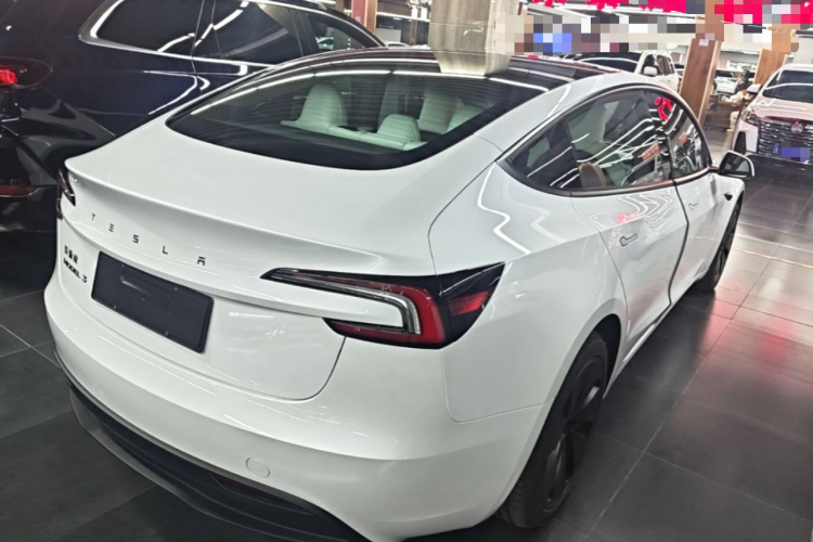 Tesla Model 3 2026 car image #5