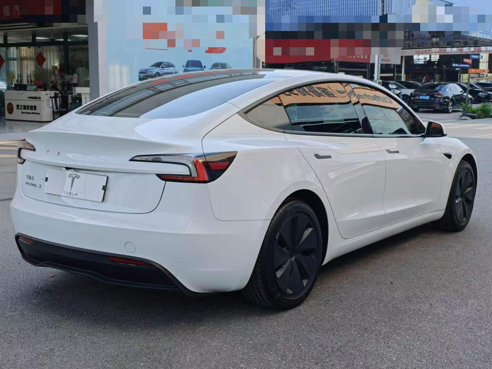 Tesla Model 3 2025 immagine di auto #7