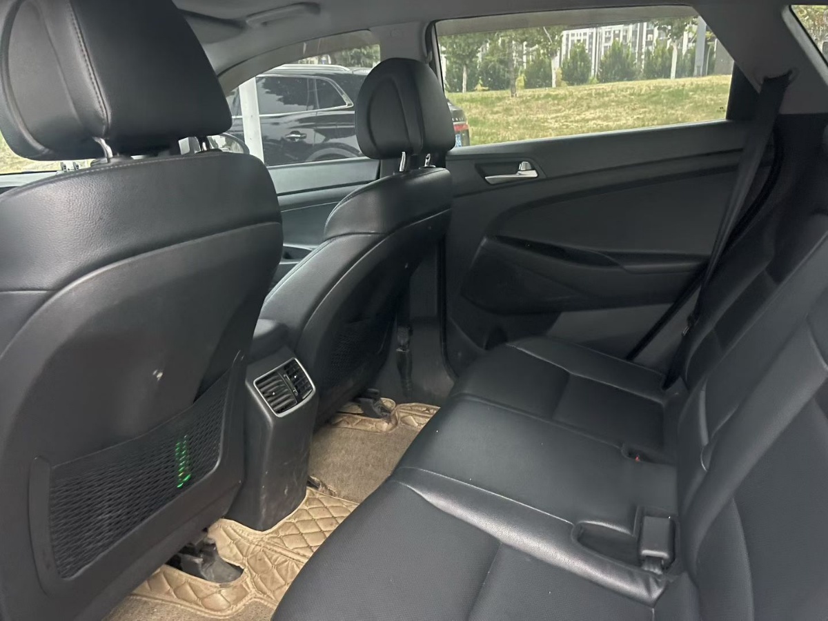 Volkswagen Golf 2018 car image #4