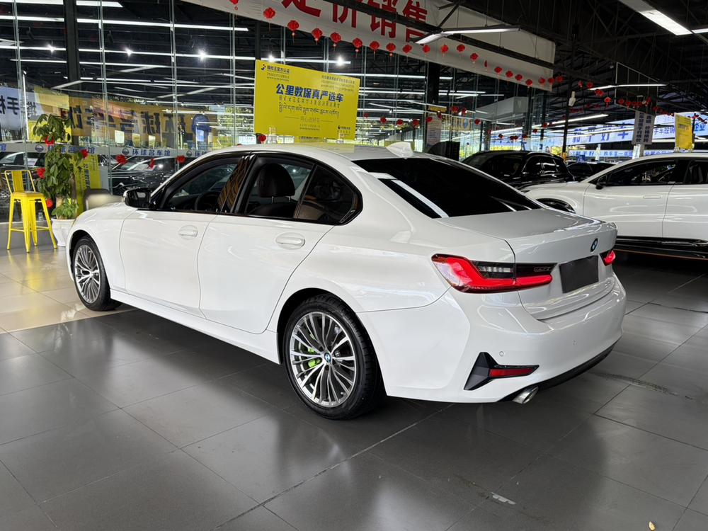 BMW 3 Series 2021 #4 BMW 3 Series 2021 car image #4