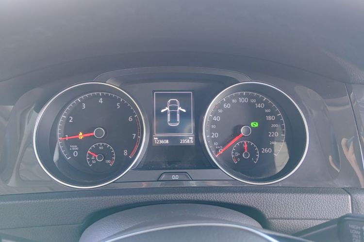 Volkswagen Golf 2018 car image #12