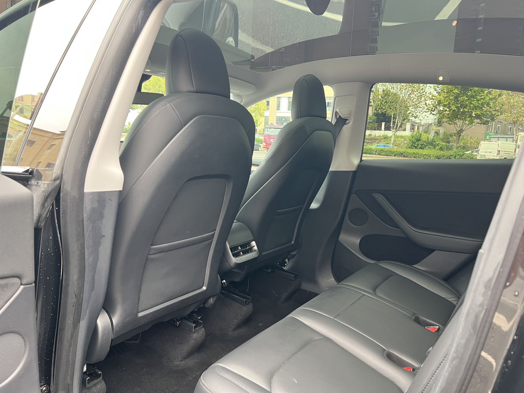 Tesla Model Y 2021 car image #6
