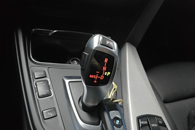 BMW 3 Series GT 2017 car image #14
