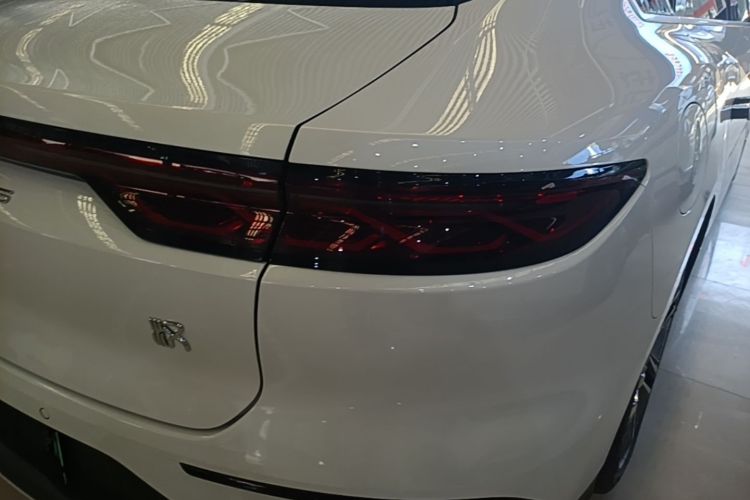 BYD Han 2023 car image #8