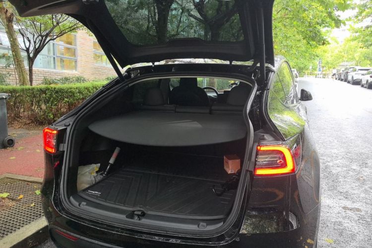 Tesla Model Y 2024 immagine di auto #17