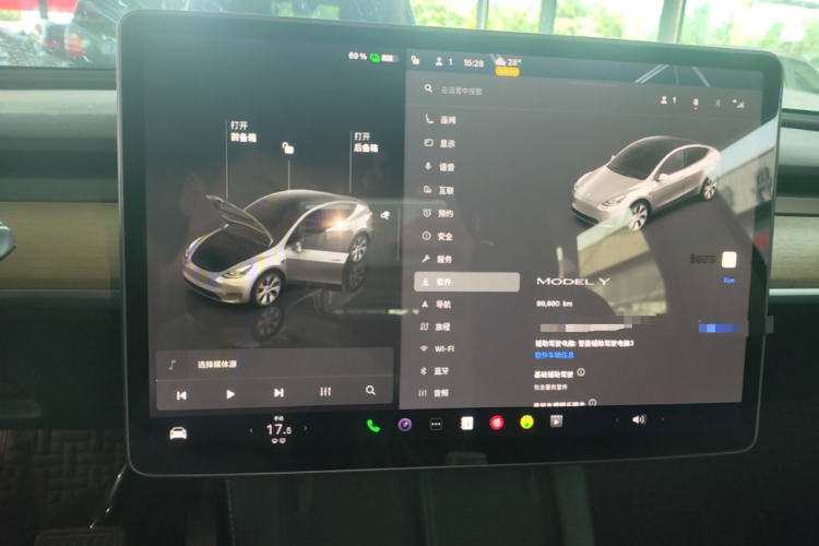Tesla Model Y 2023 #16 Tesla Model Y 2023 car image #16