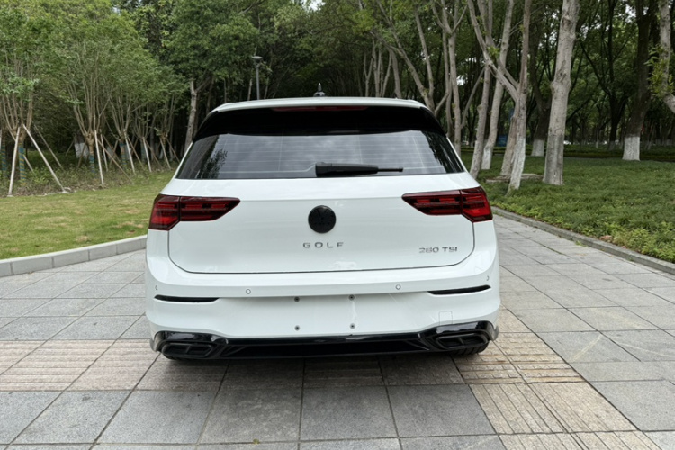 Volkswagen Golf 2021 car image #3