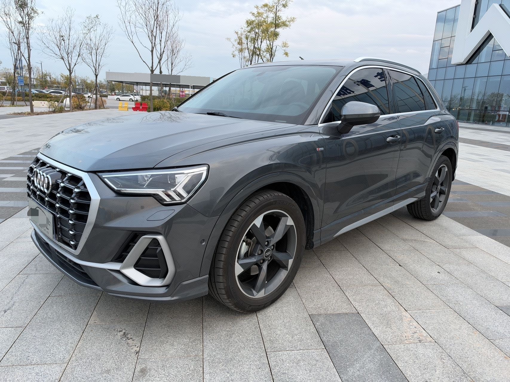 Audi Q3 2022 car image 