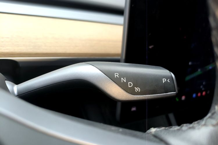 Tesla Model Y 2021 car image #14