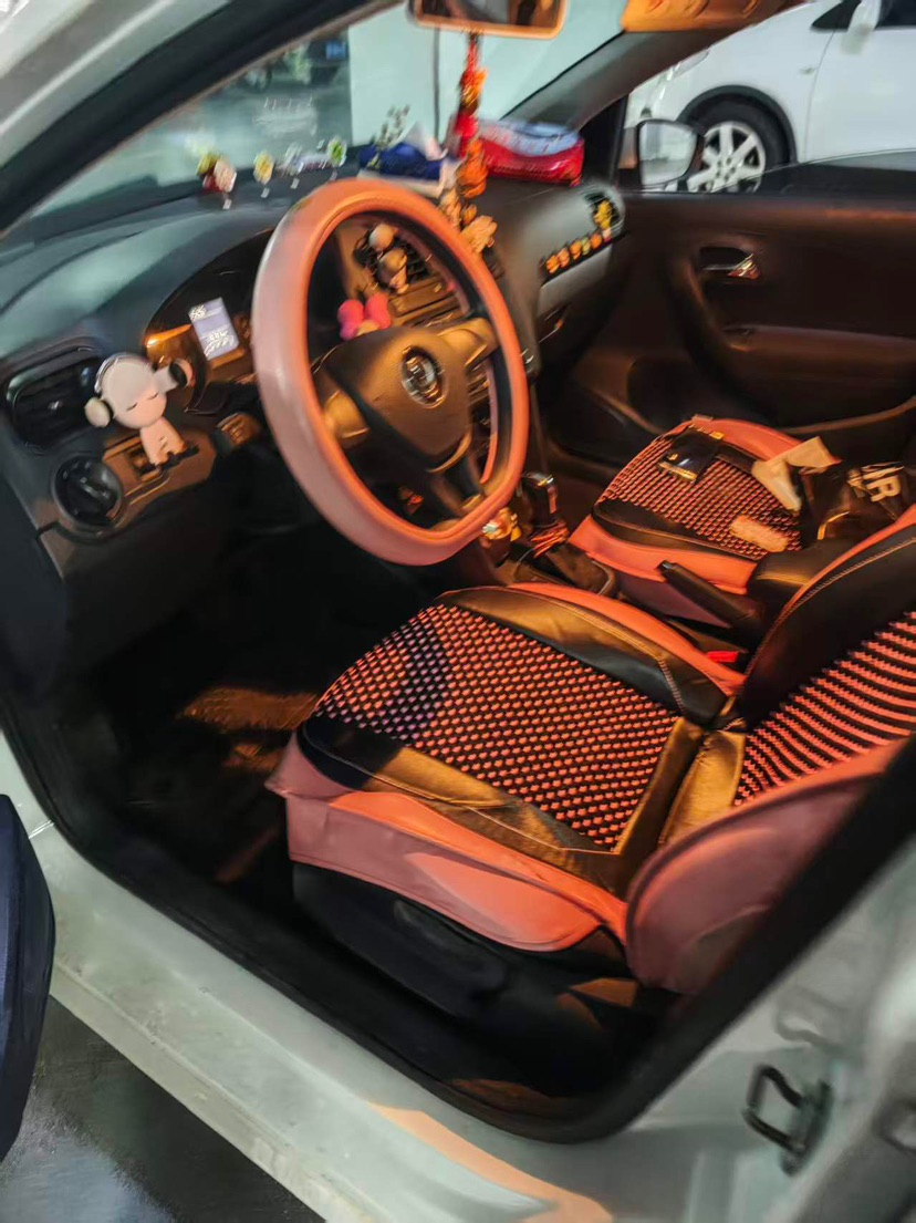 Volkswagen Polo 2018 car image #3